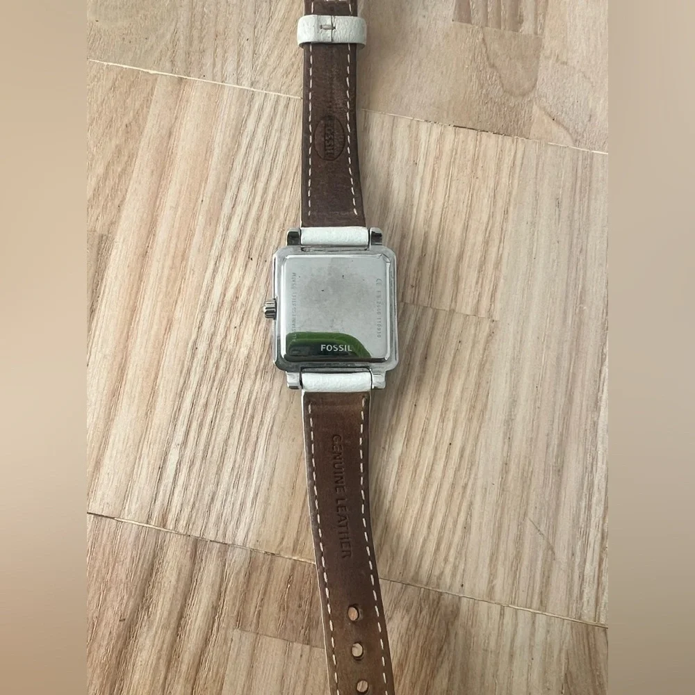 Fossil ladies rectangular silver tone and white leather watch NEW BATTERY